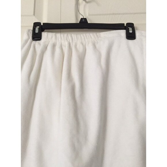 Musette Personalized  Hotel & Spa Cotton Terry White Women' Spa and Shower Towel - Picture 4 of 6